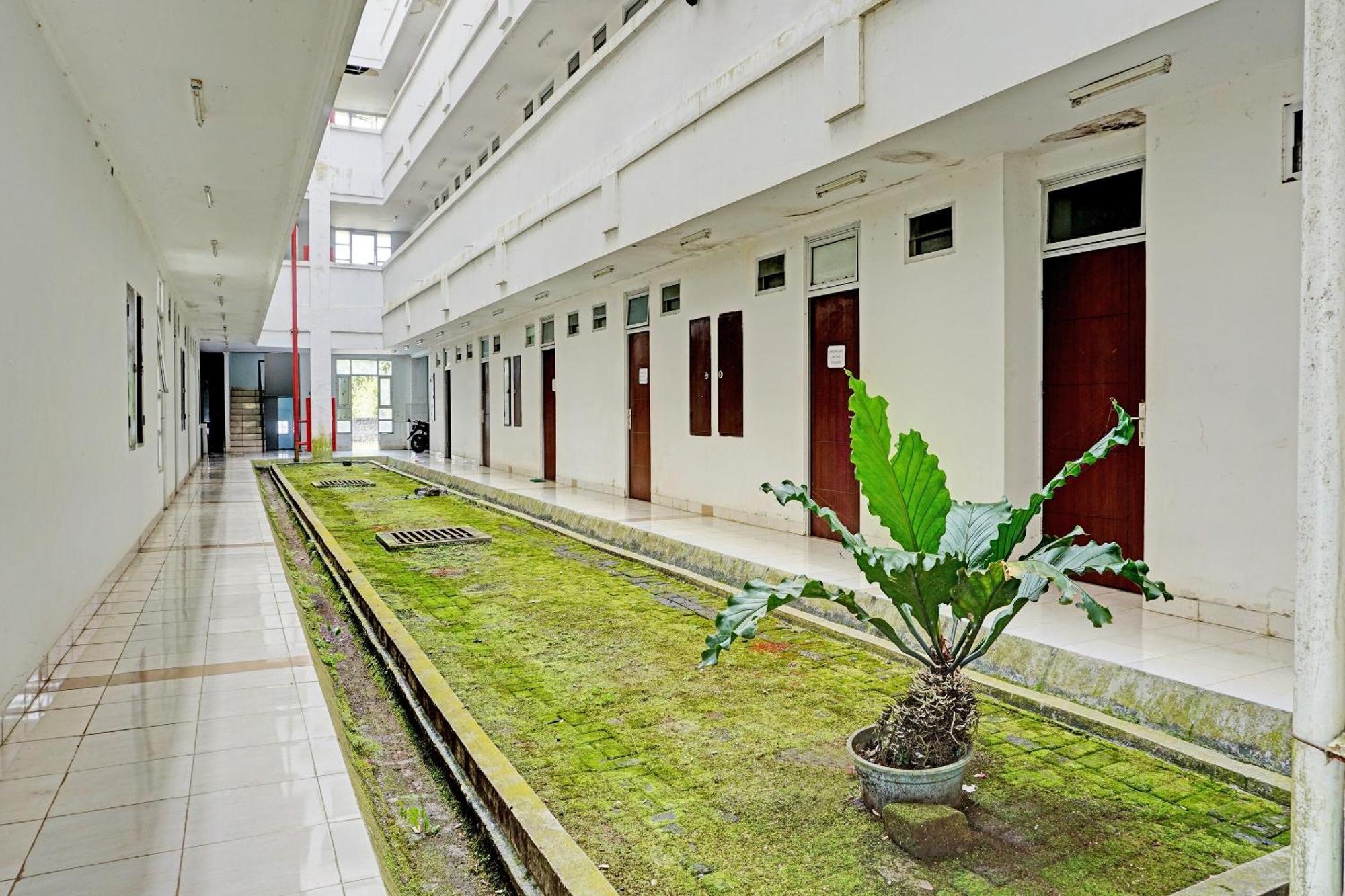 Spot On 92374 Penginapan Rusunawa Malang Dış mekan fotoğraf